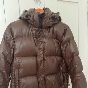 Aritzia Super Puff Shorty Hi-Gloss Puffer - Size Small